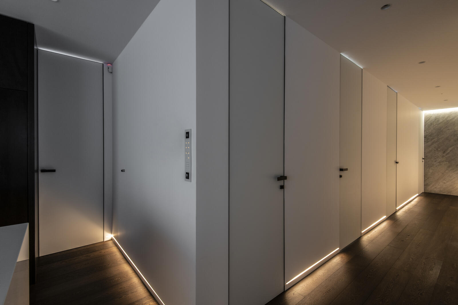 Скрытые короба Aktive и двери Master